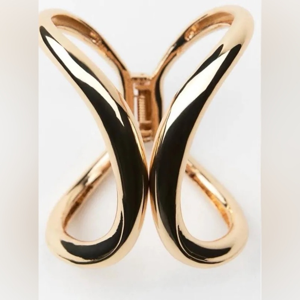 NWOT. Zara Golden Bracelet.